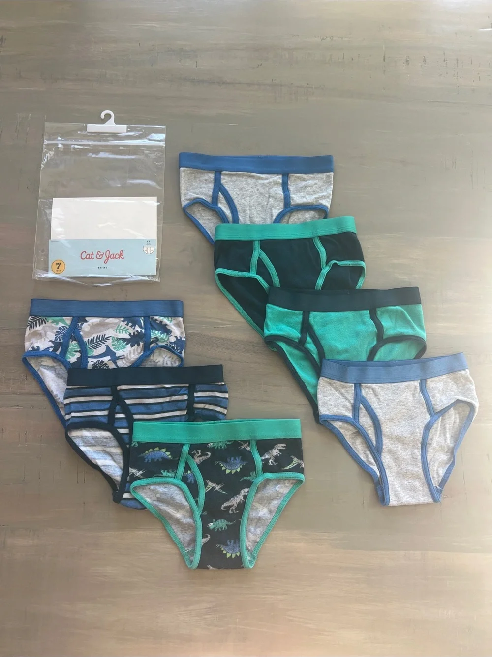 Cat & Jack Boys' Briefs - 7 pack - Size XS (4/5).